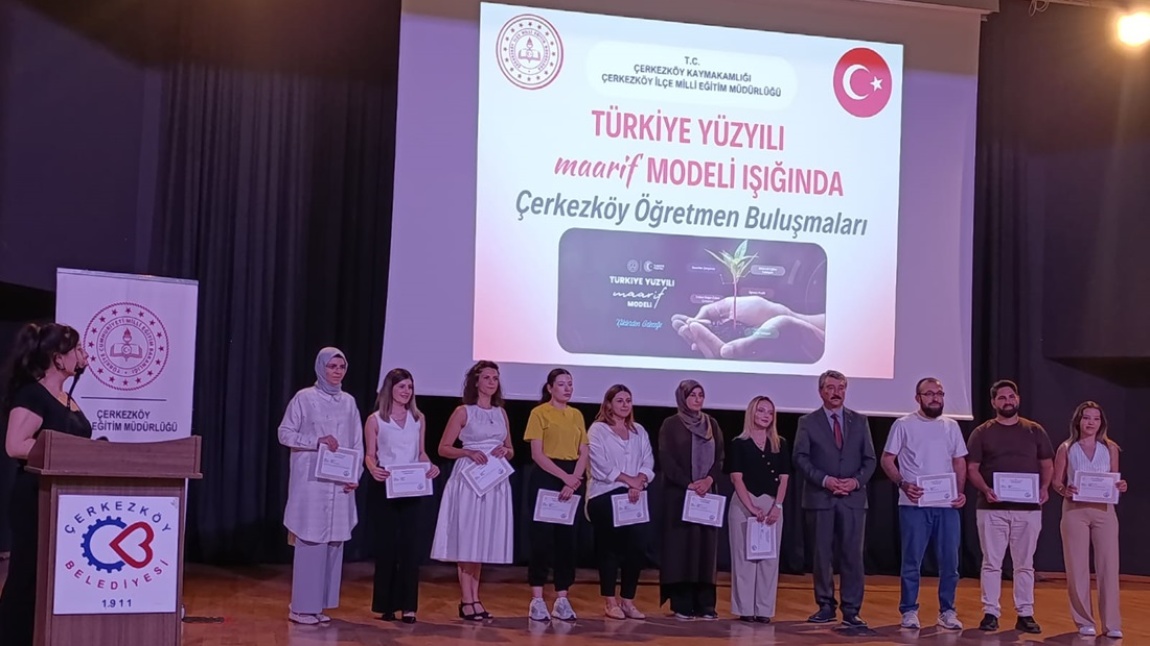 Sınıf Öğretmenimiz Seçil Çetinkaya Başarı Belgesi Ödül Töreni